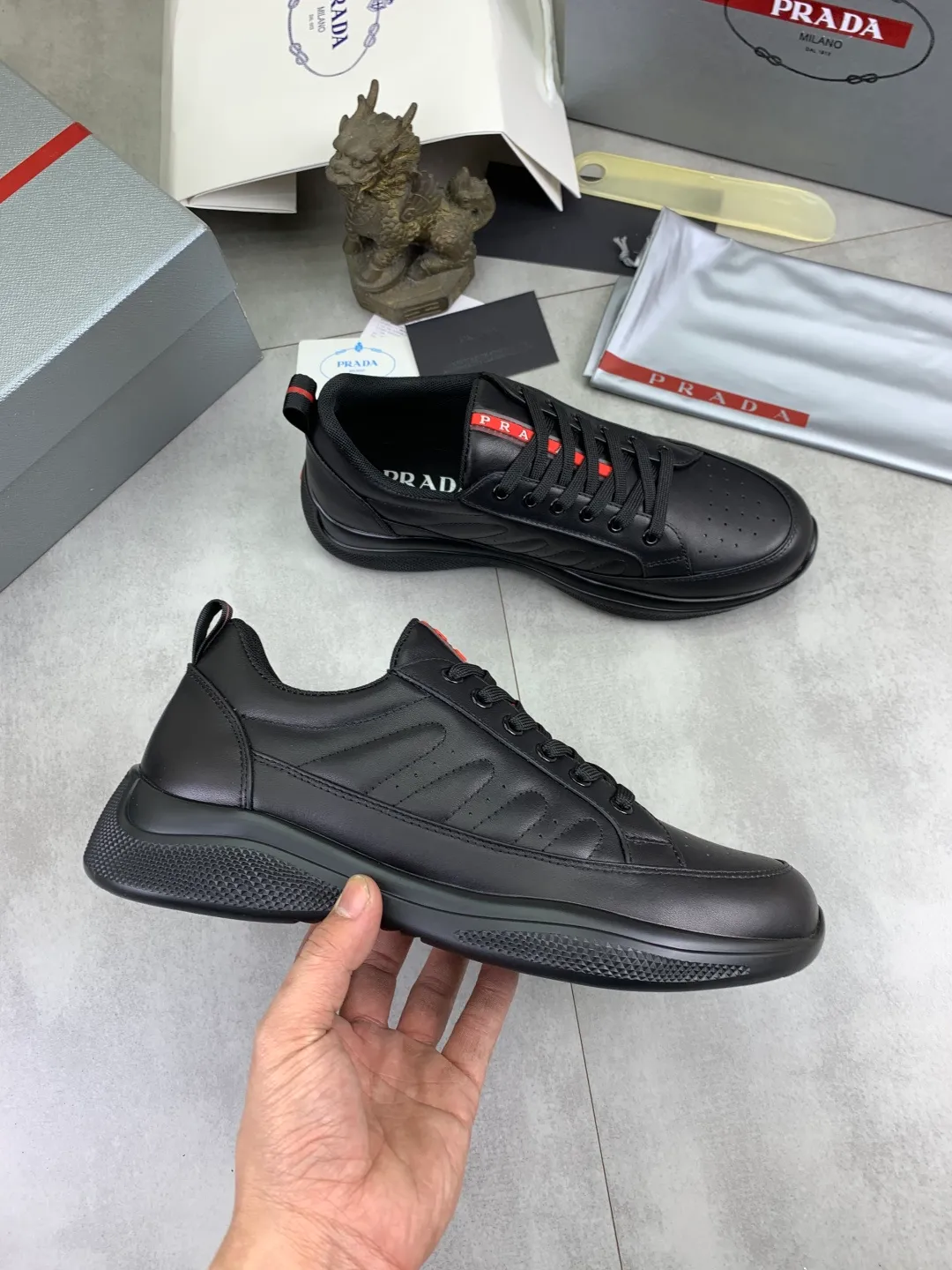 Men's men's shoes P560💰 [Real Price] Popular models are on the official website, 🆘 Trendy brand (Prada) mainly promotes popular models, avant-garde and versatile fashionable men's shoes private version mold opening, cowhide surface splicing 1:1.. Stylish and simple, original imported cowhide lining cowhide feet; the atmosphere and personality are more fashionable, eye-catching and pursuing class. It will subvert the old ideas and be a must-have for fashionistas who want to spend time with you! Must keep it! Tall and comfortable, large and low, high-end quality workmanship. Code number: 38-45 2️⃣optional.
